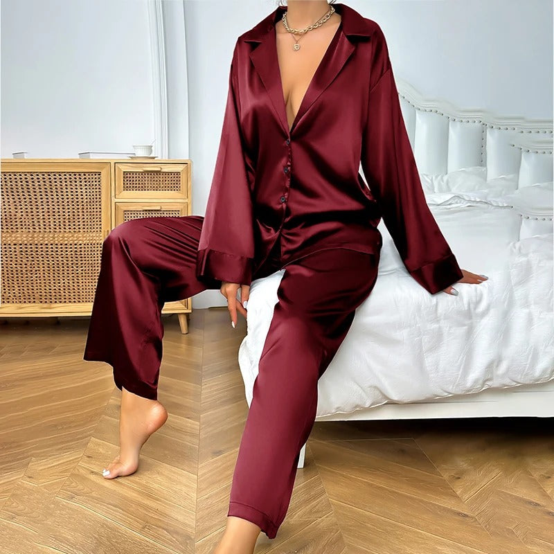 Vêtements de nuit en satin pour dames